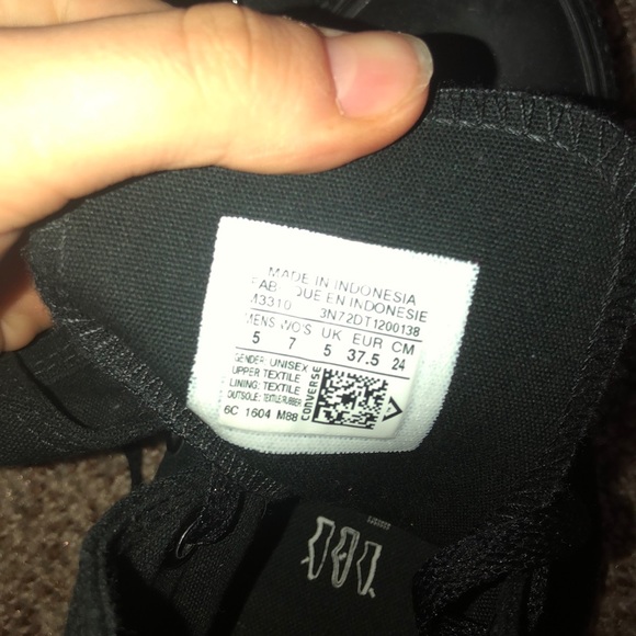All Black Converse ( shoebox included) - Picture 2 of 2
